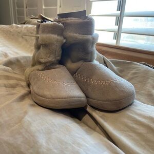 Tan Cozy Slippers with Fuzzy Cuff